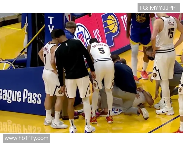 米西抢板后疑似跟腱受伤痛苦倒地 抱右腿疼痛难忍引担忧